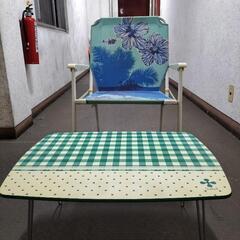 [無料]椅子とテーブルのセット(両方とも 折りたたみ式)