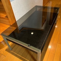 ガラスの黒テーブル