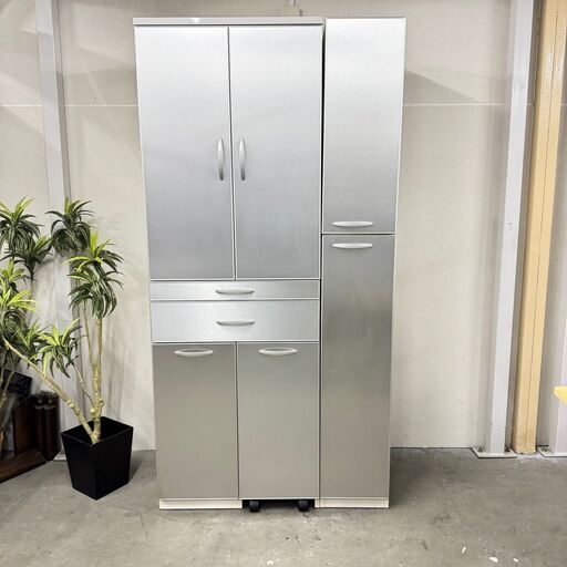 W 15434   【引き取りで半額！！】食器棚　高さ200cm   ◆大阪市内・東大阪市他 5,000円以上ご購入で無料配達いたします！◆ ※京都・高槻・枚方方面◆神戸・西宮・尼崎方面◆奈良方面、大阪南部方面　それぞれ条件付き無料配送あり！