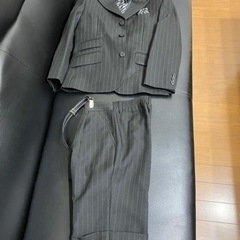 中古子供用スーツ（サイズ120）・直接引き取り可能な方のみ