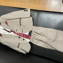 中古子供用スーツ（サイズ100）・直接引き取り可能な方のみ