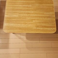 折り畳みの簡易テーブル
