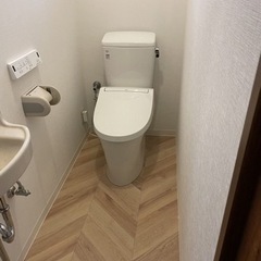 トイレのリフォーム　壁紙や、床のCFシート張り替え
