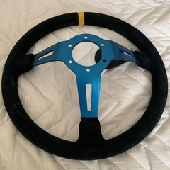 新品モモ　ステアリング