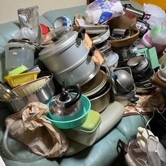 助けてください！！大量の食器や鍋類、衣類、雑貨