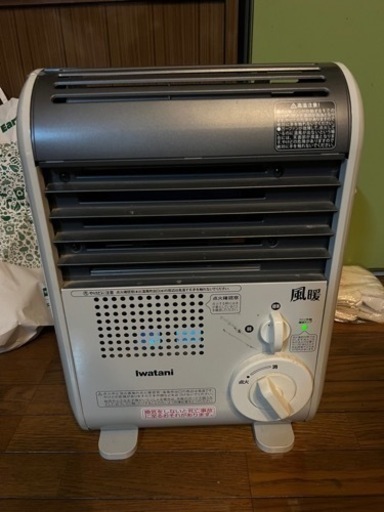 イワタニ　風暖　カセットガスファンヒーター　ストーブ　岩谷