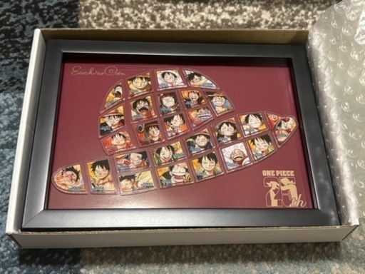 ワンピース　額装ピンズ セット “LUFFY” とルフィ　ニカフィギュア
