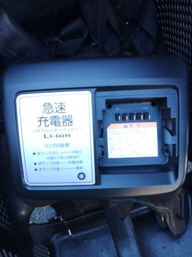 025安心の無料保証；点検サービス付きバカ良心的な中古電動自転車屋  土日もご試乗可能です。️２０インチ、２人乗り、３人乗り  オプション無料。後ろチャイルドシートをかごに変更して２人乗りに変更も可能です。  １回の充電で３０ｋｍ以上の走行が可能です。山手線半周くらいの距離を走れます。  バッテリーは、新品の９０％以上の性能を保持していてコンディションは良好です。  ️２０インチ前かご、後チャイルドシート、２人乗りなど、在庫は２０台以上あります。  子供乗せの電動自転車