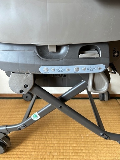 コンビ電動ハイローチェア*使用数回 コンビ combi 電動ハイローチェア