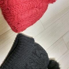 ニット帽2個赤と黒