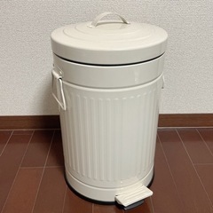 ニトリ　ペダル式ゴミ箱