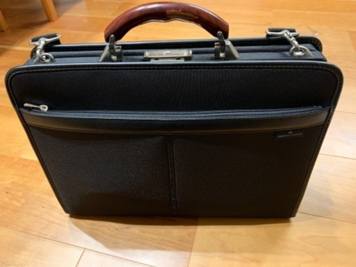 決まりました、クリスチャンジョルジュ 木手ダレスバッグ 黒 豊岡製