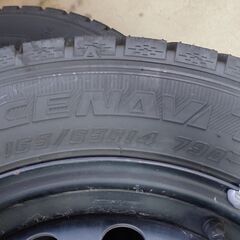 中古スタッドレスタイヤ/22年32週製/グッドイヤーICE NAVI7 165/65R14/鉄チン14×5J+39 PCD100-4H ハブφ54