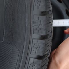 中古スタッドレスタイヤ/22年32週製/グッドイヤーICE NAVI7 165/65R14/鉄チン14×5J+39 PCD100-4H ハブφ54