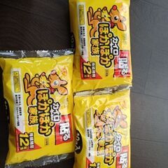 お菓子とお酒まとめて1300円。貼るカイロ