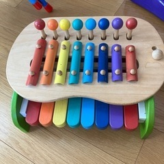 木でできたピアノ、木琴一体型おもちゃ