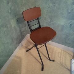[相談中] 折り畳み式の 椅子 スツール 〈高さ調整可能〉