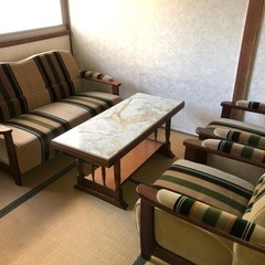 コンパクトでクラシカルな応接3点セット コンパクトでクラシカルな応接3点セット