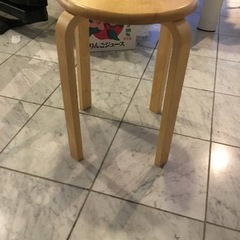 【中古品】木製丸椅子10脚