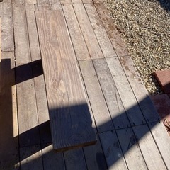 Bess 2002年の　ウッドデッキ用の机／椅子