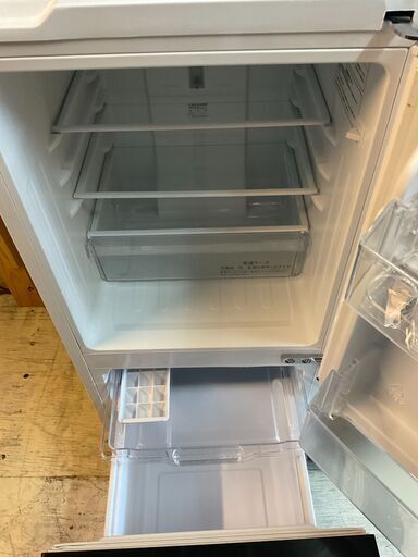 ★送料無料★2018年製 130L Hisense 冷凍冷蔵庫HR-D1302 2018年式 130L Hisense 冷凍冷蔵庫 HR-D1302