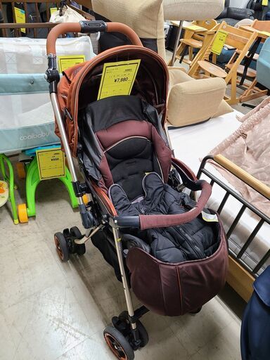 J4236 コンビ　COMBI ディアクラッセ オート4キャス エッグショック クリーニング済み 【リユースのサカイ柏店】