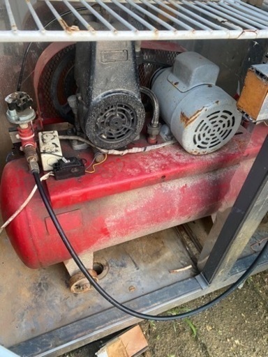 エアーコンプレッサー　１００v