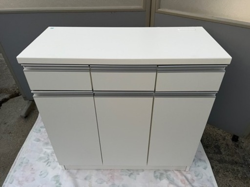 L51  キッチンカウンター　食器棚