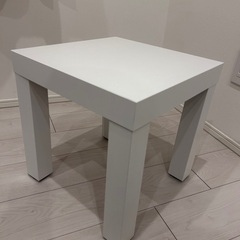 IKEAのサイドテーブル