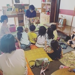 山のふもと古民家カフェでの絵本の読み聞かせ会 − 長野県