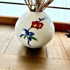 椿絵花瓶　1000円でお譲りします。