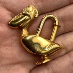 売り切れました。HERMES エルメス　ペリカン　カデナチャーム　1992年限定