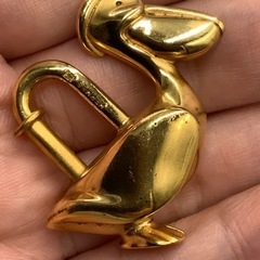 売り切れました。HERMES エルメス　ペリカン　カデナチャーム　1992年限定