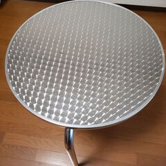 【受け渡し確定】アルミ製　丸形テーブル　直径６０センチ高さ６９センチ