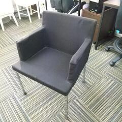 オフィスチェア　椅子　黒　肘掛けあり