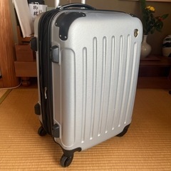 グリフィンランド　スーツケース