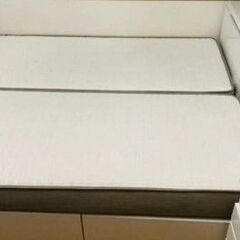 美しいクイーンサイズベッドを特別価格で販売 - ほぼ新品！2022年の製品