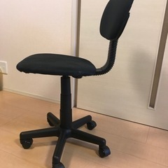 パソコンの机と椅子
