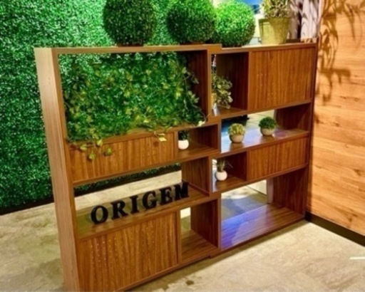 【観葉植物付】オシャレ収納棚・間仕切り