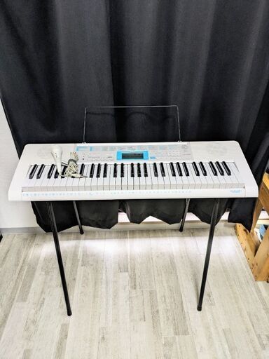 電子ピアノ　光ナビゲーション　スタンド付き