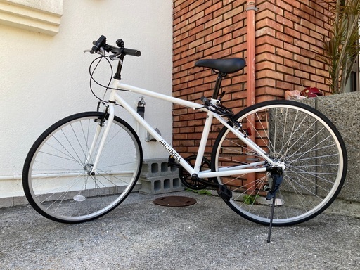購入してたった一度だけ乗ったクロスバイクです。空気入れとライト、施錠カギも付けます。