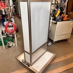 看板　電気は付きます　幅70 奥67 高さ123cmくらい