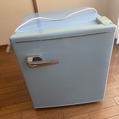 小型冷蔵庫　レトロ風　2019年式