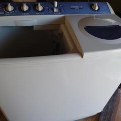 めずらしい二槽式洗濯機です！