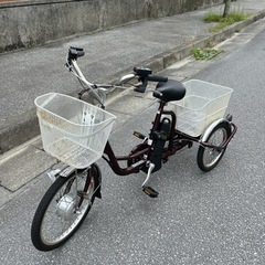 電動アシスト三輪自転車　ノーパンクタイヤ