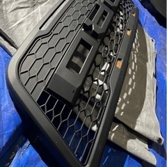 フォード　エクスプローラー　ラプターグリル