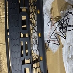 フォード　エクスプローラー　ラプターグリル