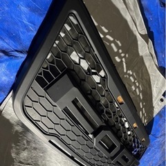 フォード　エクスプローラー　ラプターグリル