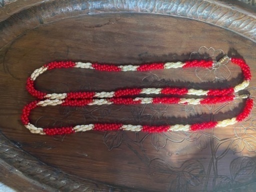 赤珊瑚と淡水真珠のツイスト3連ネックレス2本組それぞれ60センチ 赤珊瑚と淡水真珠のツイスト3連ネックレス2本組それぞれ60センチ