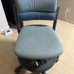 椅子(キャスター付き)